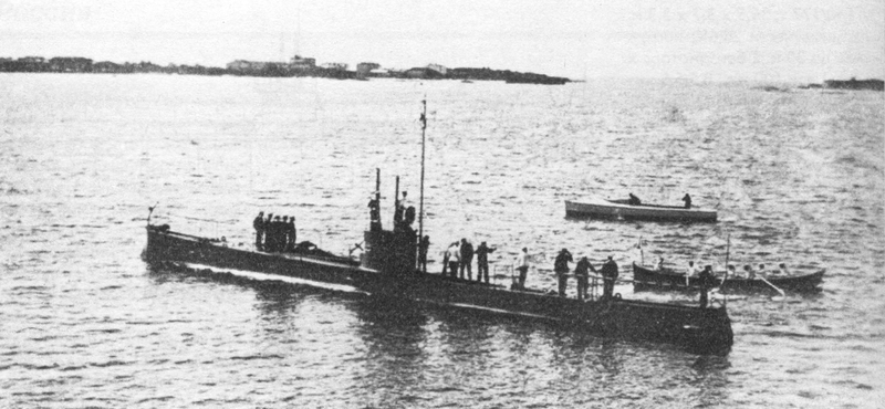 800px-Russian_submarine_Minoga.png