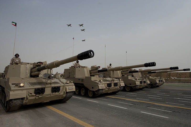 800px-Kuwaiti_PLZ-45_Self-propelled_Guns_on_parade%2C_2011.jpg