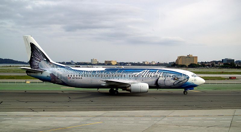 800px-Alaska_Airlines_%22Salmon-30-Salmon%22_Boeing_737-490_N792AS.jpg