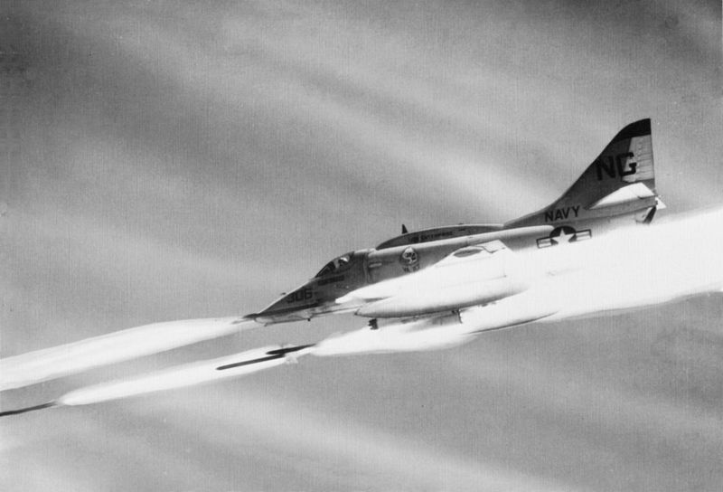 800px-A-4F_VA-113_launching_Zuni_rockets_1968.jpg