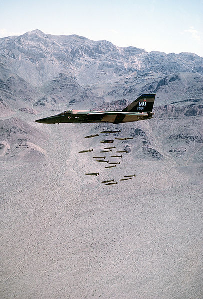 407px-F-111A_dropping_MK82.jpg