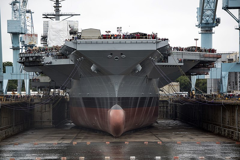 800px-USS_Gerald_R._Ford_%28CVN-78%29_in_dry_dock_front_view_2013.JPG