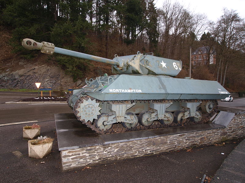 800px-Achilles_Tank_Destroyer_Mk10_at_La_Roche-en-Ardenne,_Belgium_pic8.JPG