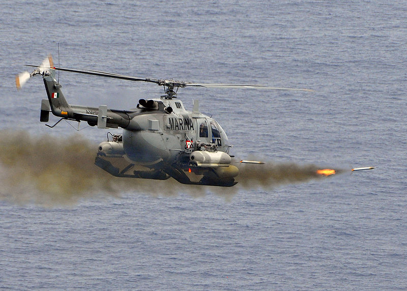 800px-Mexican_BO-105_Bolkow_helicopter_fires_2.75_inch_high-explosive_rockets_at_the_ex-USS_Connolly_%28DD_979%29.jpg
