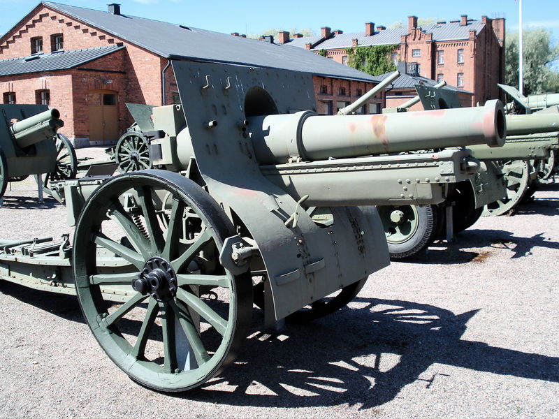 800px-155mm_m1917_Schneider_Hameenlinna_1.jpg