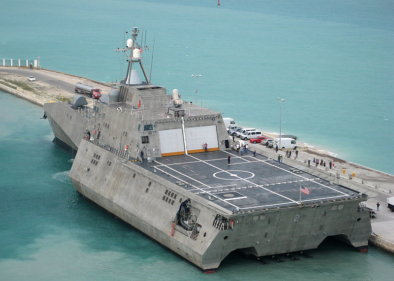 800px-US_Navy_100329-N-1481K-293_USS_Independence_%28LCS_2%29_arrives_at_Mole_Pier_at_Naval_Air_Station_Key_West.jpg