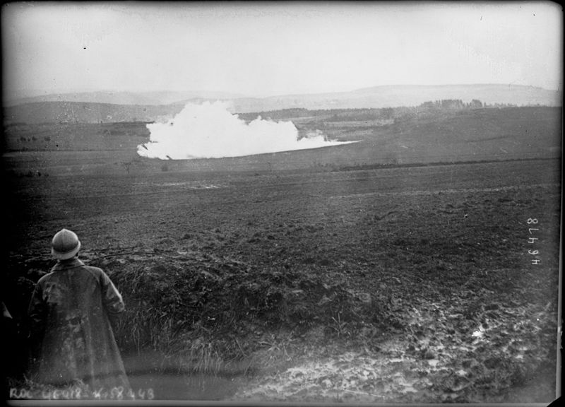 800px-Mine-explosion-1916.jpg