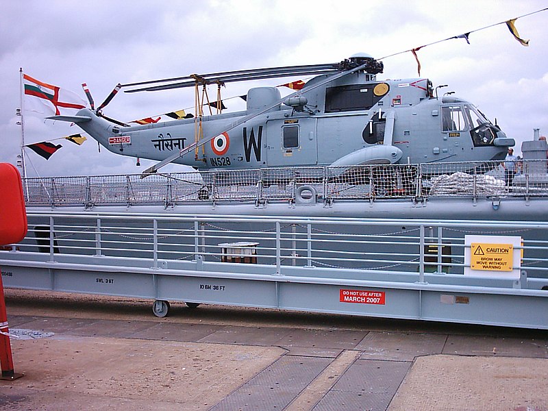 800px-SeaKing_Mk42B_Indian_Navy_2005.JPG