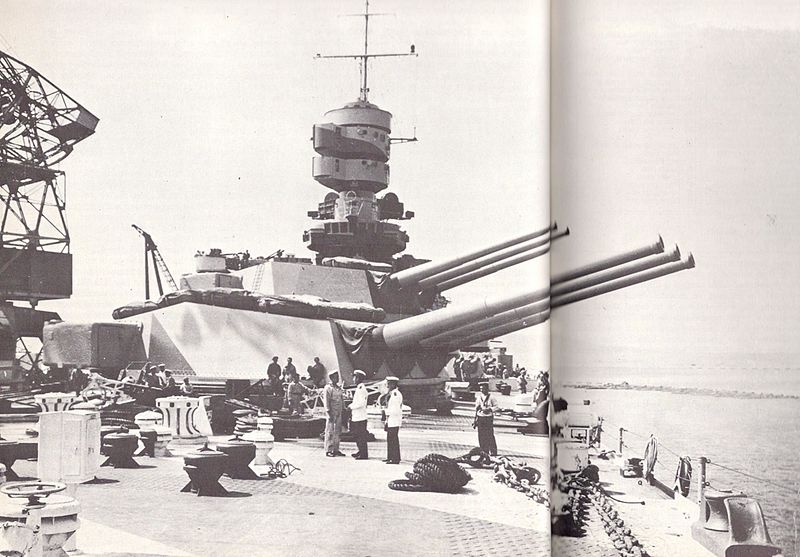 800px-Italian_battleship_Roma_%281940%29_forward_turrets.jpg