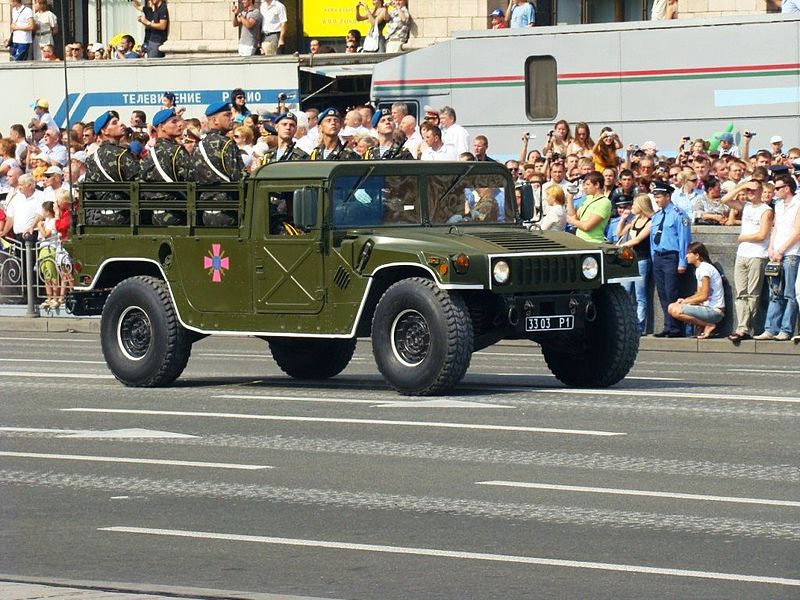 800px-Ukrainian_Humvees_-_Independence_Day_parade_in_Kiev.JPG
