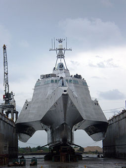255px-Independence_%28LCS_2%29_in_drydock.jpg