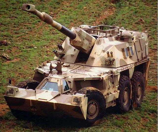 G6_Rhino_wheeled_armoured_self-propelled_howitzer_640.jpg