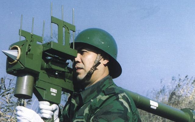 FN-6_portable_air_defense_missile_weapon_system_MANPADS_with_IFF_China_Chinese_army_defense_industry_002.jpg