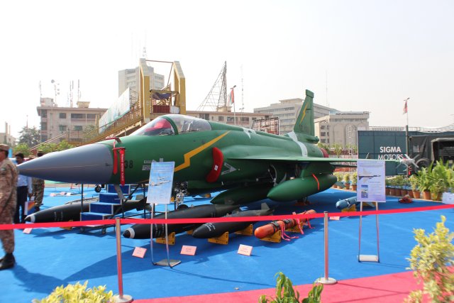 Nigeria_and_South_Africa_express_interest_for_jointly_made_JF_17_Thunderbird_fighter_aircraf_640_001.jpg