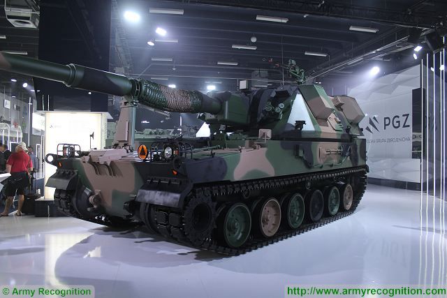 KRAB_155mm_self-propelled_howitzer_K9_chassis_MSPO_2015_defense_exhibition_Kielce_Poland_640_002.jpg