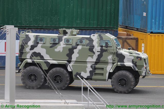Fiona_6x6_APC_MRAP_armoured_vehicle_personnel_carrier_KrAZ_Streit_Group_ukraine_defense_industry_010.jpg