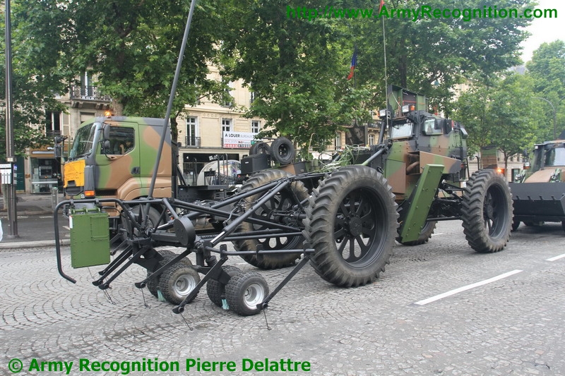 13_RG_SOUVIM2_001_bastille_day_military_parade_French_army_14_July_2012_France_Paris.JPG