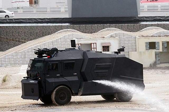 Predator_4x4_armoured_truck_riot_control_water_cannon_vehicle_Streit_Group_international_defense_industry_008.jpg
