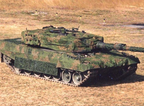 Leopard_tank_with_saab_barracuda_camouflage_001.jpg