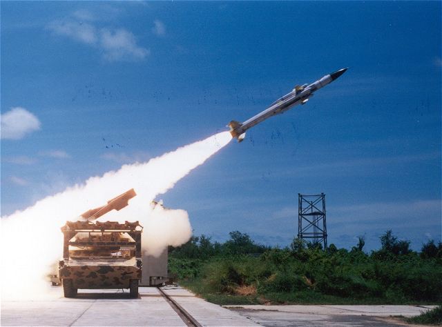 India_has_successfully_test-fired_its_local-made_Akash_surface-to-air_defense_missile_system_640_001.jpg