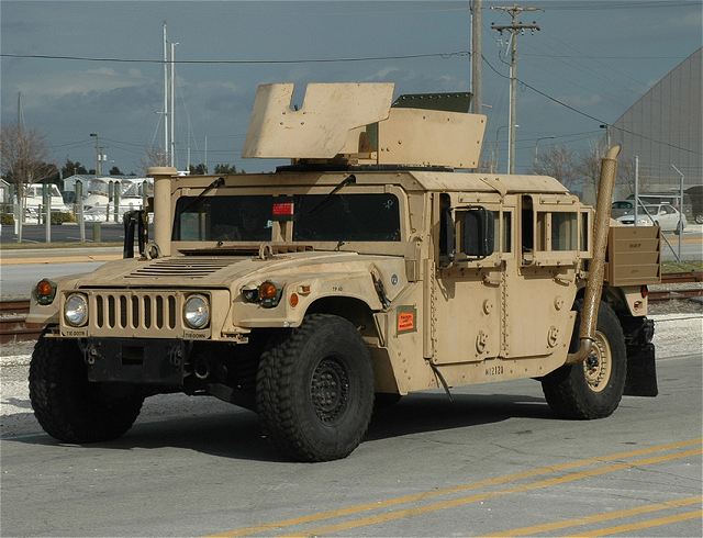 M1151A1_HMMWV_Humvee_Expanded_Capacity_Armament_Carrier_armor_ready_4x4_light_tactical_vehicle_US_army_640_001.jpg