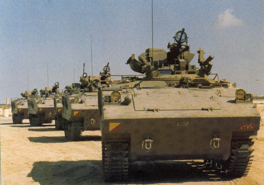 AMX-10P_Emirats_Arabe_01.jpg