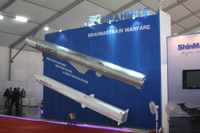 1392197033-Brahmos%20mini%20along%20with%20other%20variant.jpg