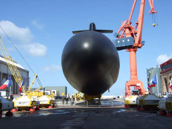 lancement-du-sous-marin-le-terrible-21-03-08.jpg