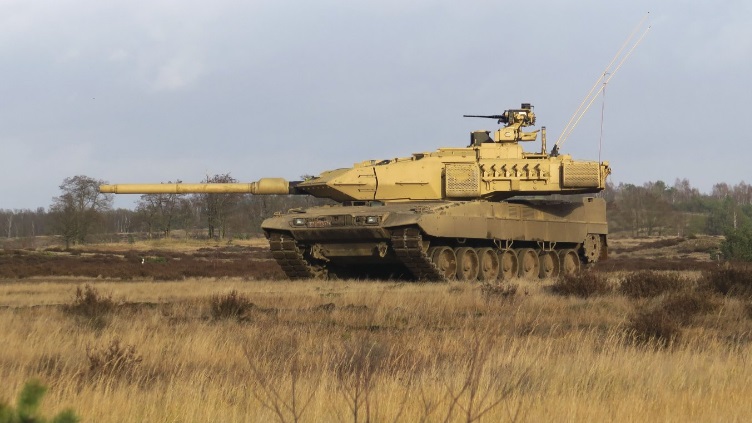 Qatar_Leopard-2A7.jpg