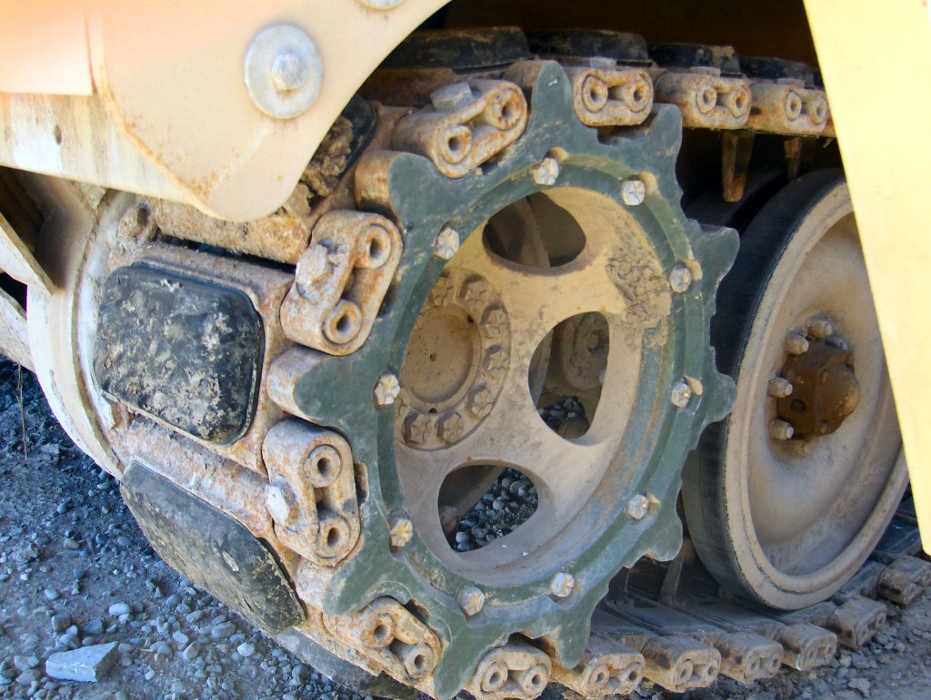 M113-tracks-closeup-3.jpg