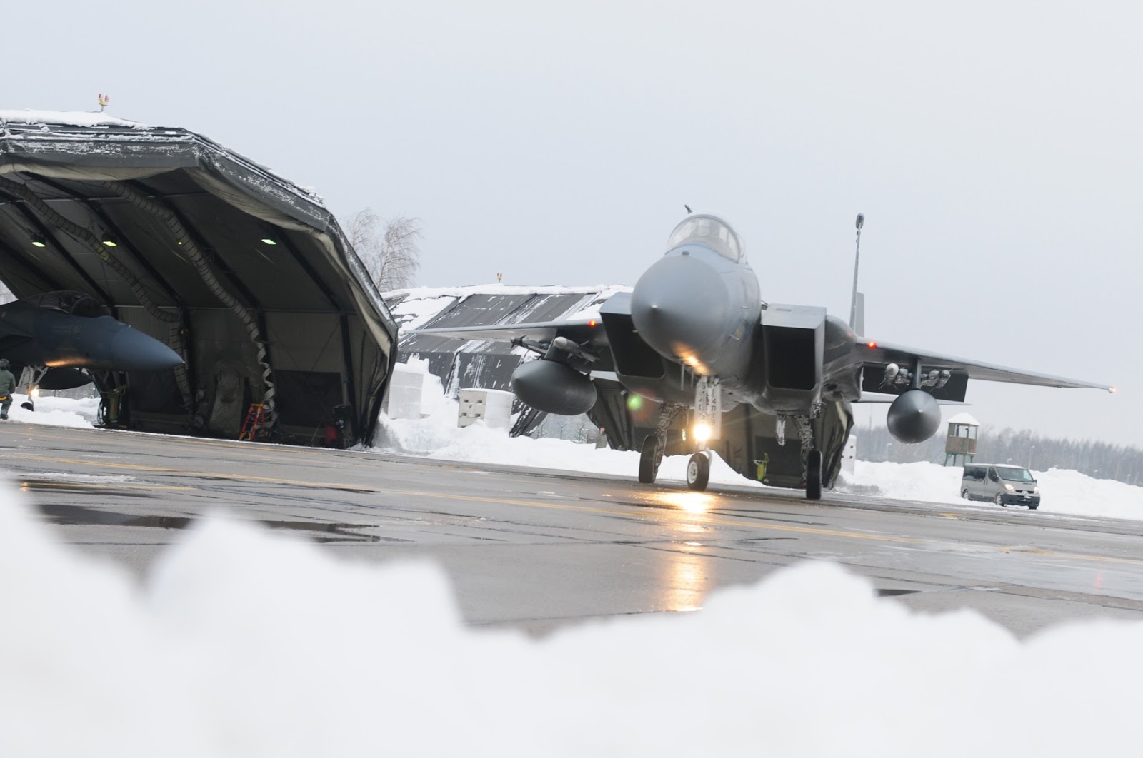 F-15C+snow.jpg