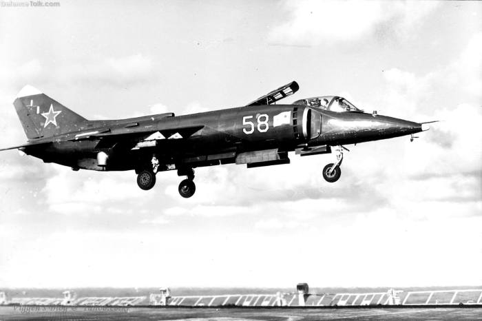 yak-38_taking_off_1.jpg