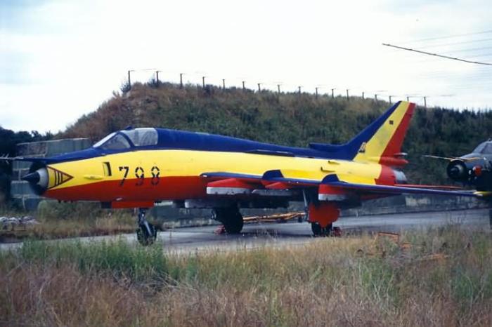 7302l-1-7302l-2-sukhoi-su-22m-4-fitter-k-east-german-navy-sept-27-1990-farewell-scheme.jpg