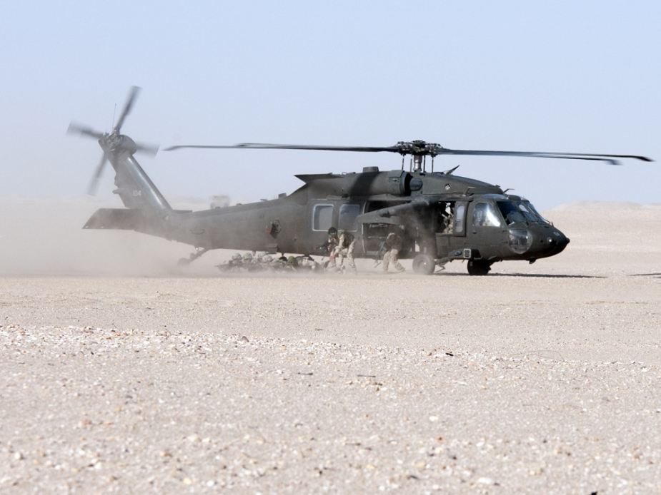US_soldiers_with_Kuwaiti_troops_conduct_joint_air_assault_exercise_925_001.jpg
