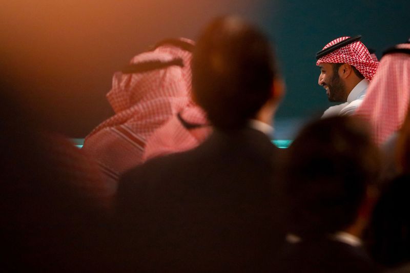 يتعلق بارتفاع أسعار النفط يجبر بايدن على الانخراط مع السعوديين الذين رفضهم