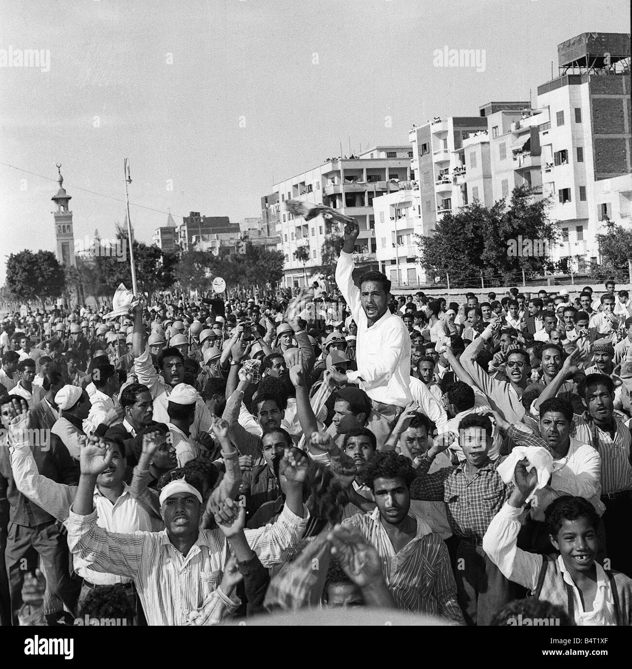 suez-crisis-1956-demonstrations-and-riots-as-united-nations-forces-B4T1XF.jpg