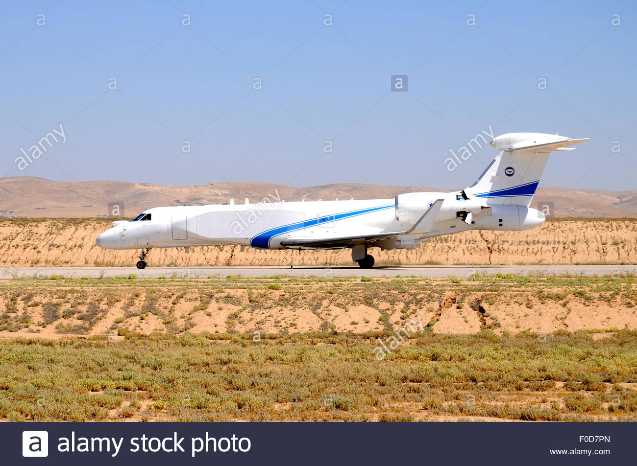 an-israeli-air-force-gulfstream-g550-caew-taxiing-at-nevatim-airbase-F0D7PN.jpg