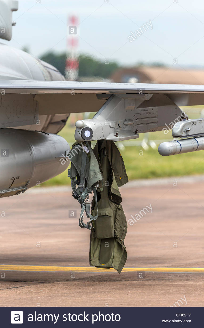 pilots-anit-g-suit-hanging-from-the-weapons-pylon-on-an-f-16-GR62F7.jpg