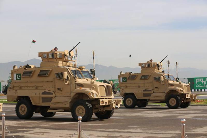 Navistar-supplying-MRAP-armored-vehicles-to-Pakistan-UAE.jpg