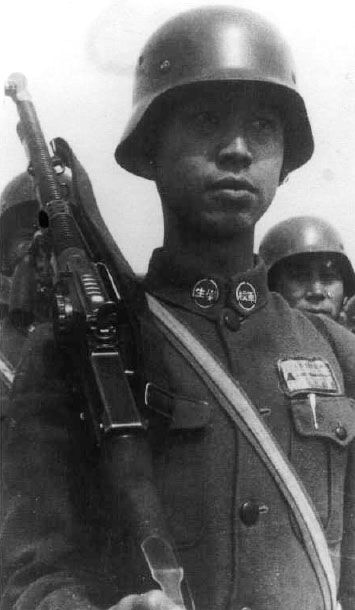 Chinese-cadet-equipped-with-a-Czech-ZB26.jpg