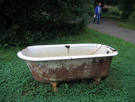 alsace_summer_2007_bathtub.jpg