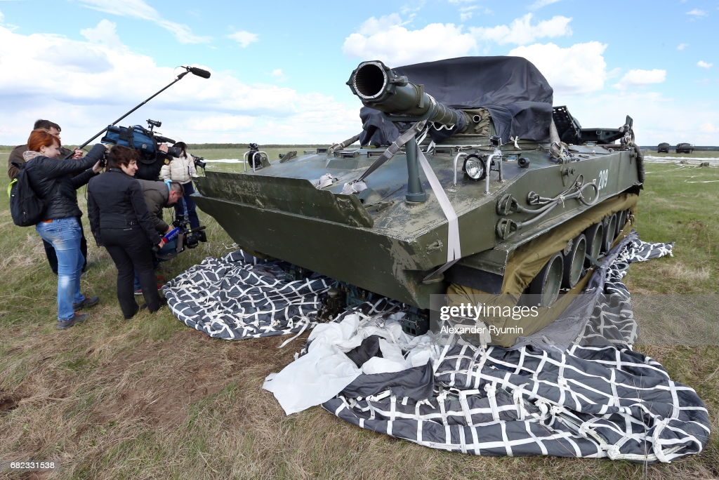 journalists-look-at-a-bmd4m-amphibious-infantry-fighting-vehicle-to-picture-id682331538