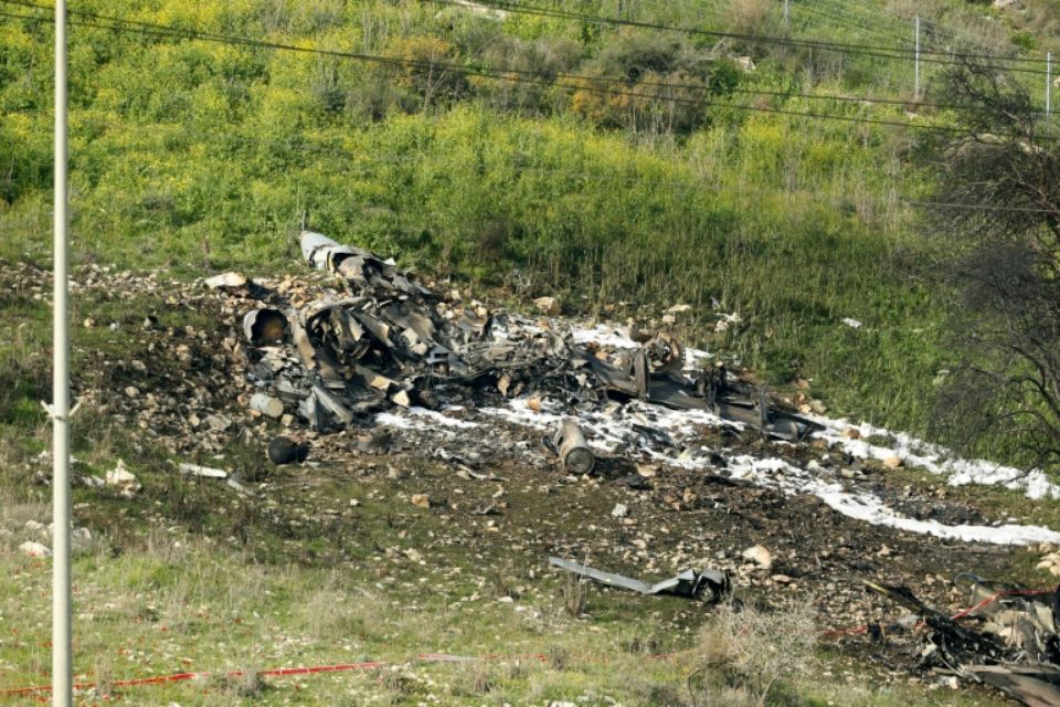Une photo montrant les débris d'un avion de combat F16 israélien qui s'est écrasé en Israël après avoir été touché par des tirs syriens lors d'une frappe israélienne en Syrie, le 10 février 2018'un avion de combat F16 israélien qui s'est écrasé en Israël après avoir été touché par des tirs syriens lors d'une frappe israélienne en Syrie, le 10 février 2018