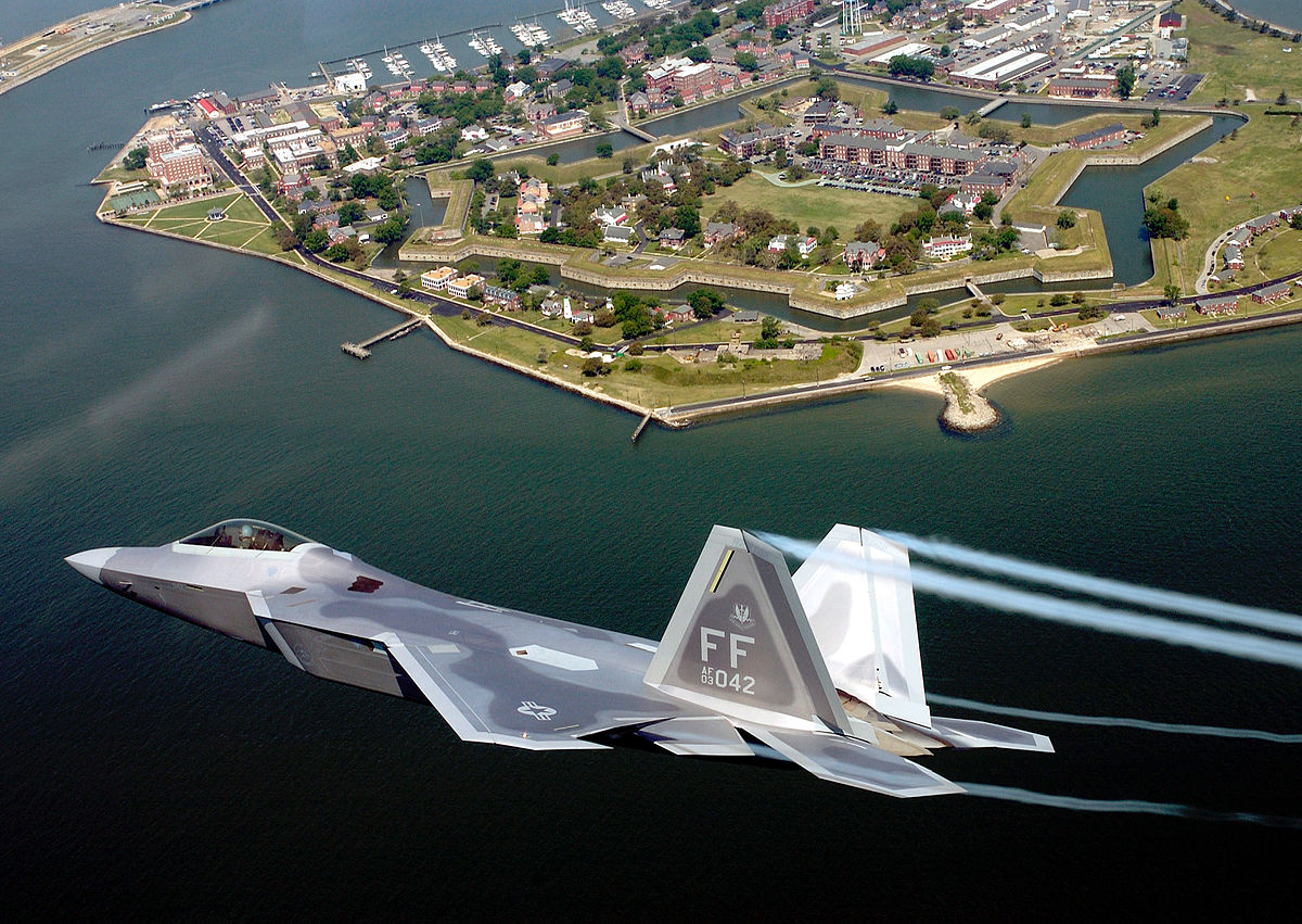 1200px-1st_FW_F-22_Raptor_flies_over_Fort_Monroe_Virginia.jpg