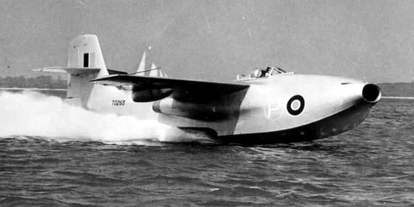 saro-sr-a-1-the-british-flying-boat-jet-fighter-that-even-had-the-us-intrigued_3.jpg