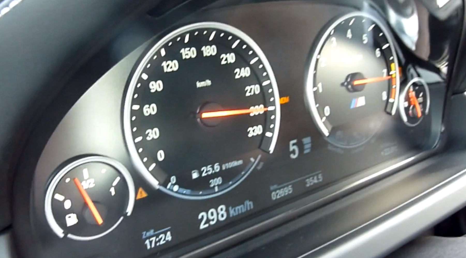 watch-the-bmw-m6-gran-coupe-accelerate-to-300-km-h-58217_1.png