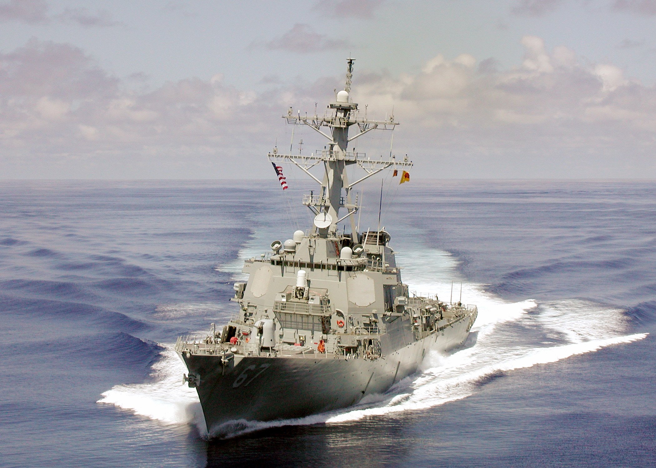USS_Cole_%28DDG-67%29_front.jpg