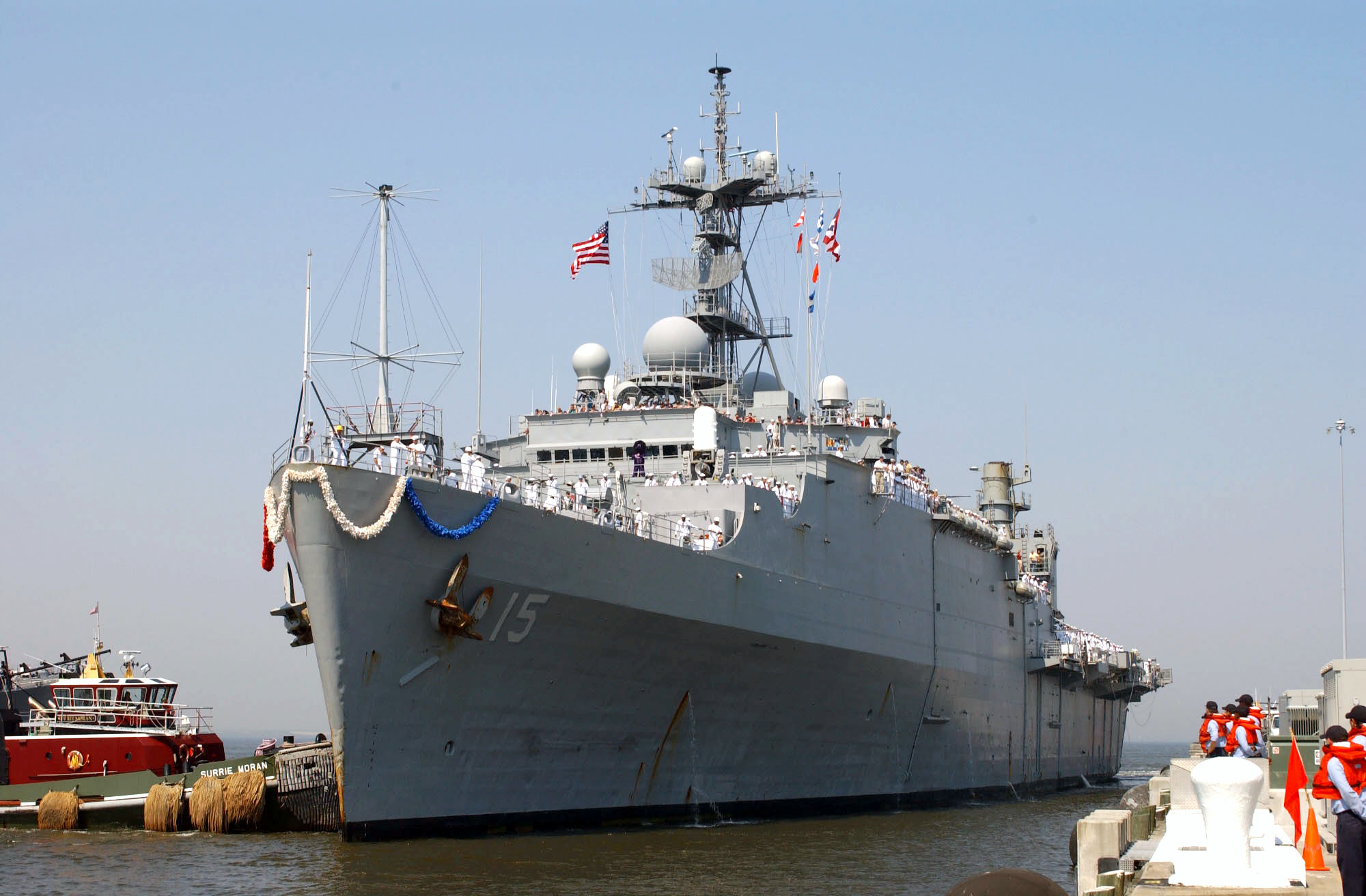 US_Navy_030625-N-6011D-002_USS_Ponce_(LPD_15)_returns_to_it's_homeport_at_Naval_Station_Norfolk.jpg