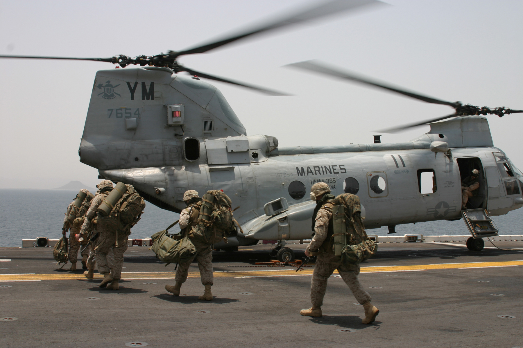 Marines_CH-46_Helicopter.jpg