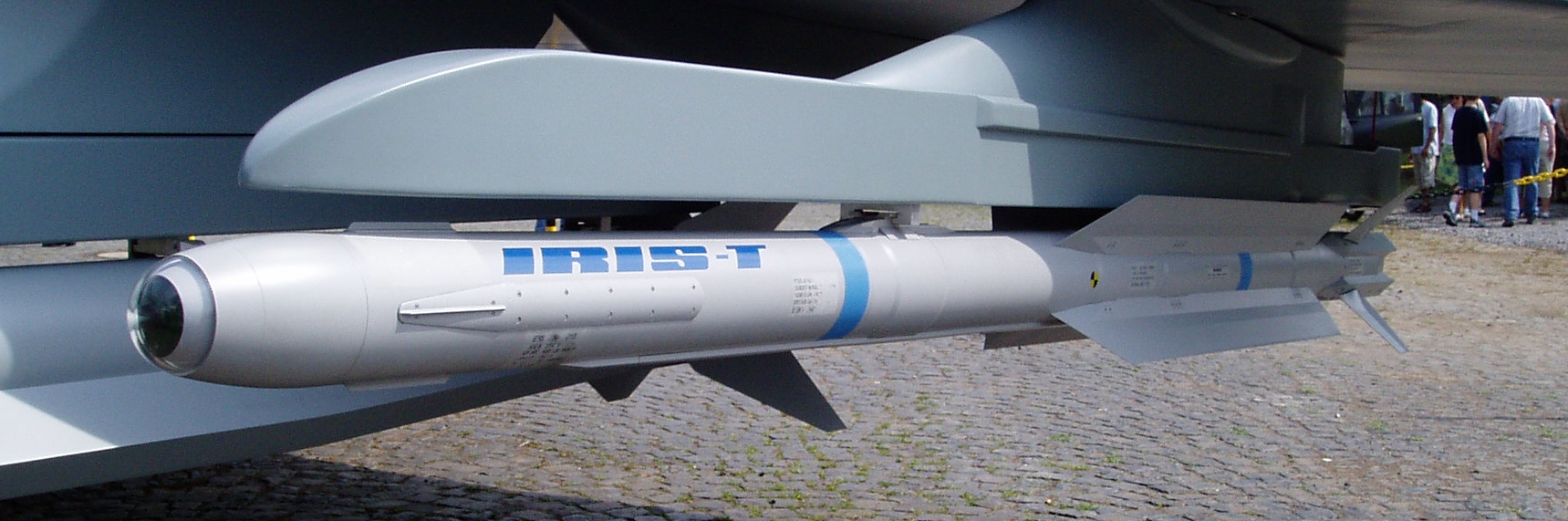 IRIS-T_air-to-air-missile_(recortada).jpg